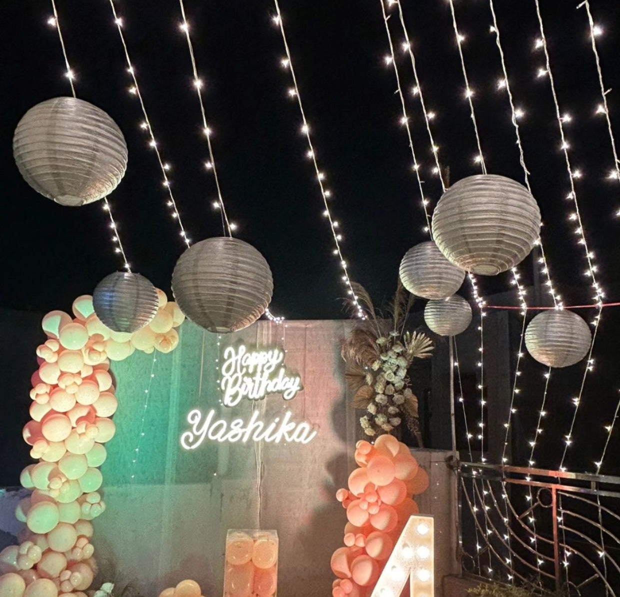 Premium white & peach décor