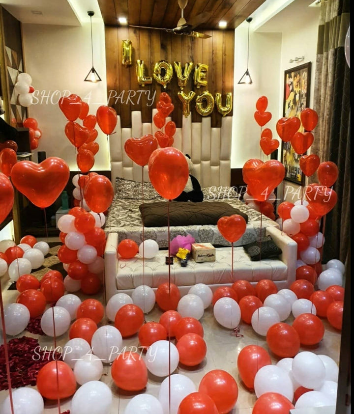 Floating balloon decor