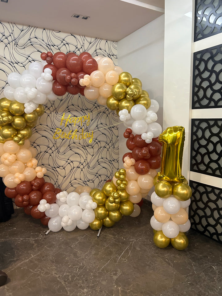 1st birthday round Arch
