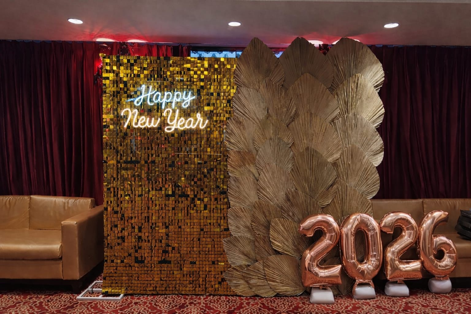 Amber Shimmer & Palm New Year Decor