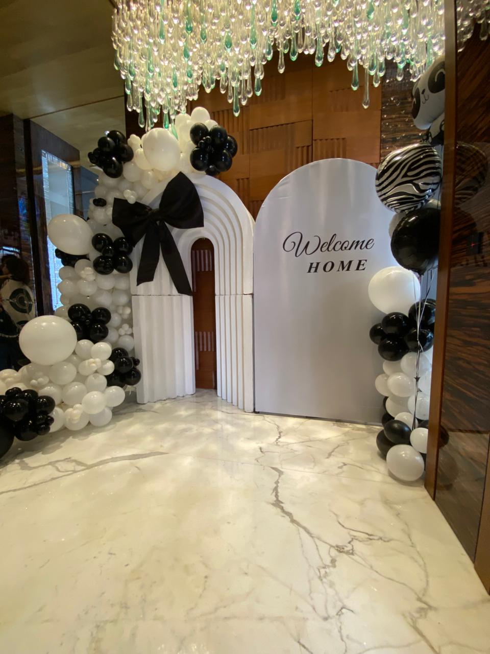 Monochrome Majesty – Luxury Welcome Setup