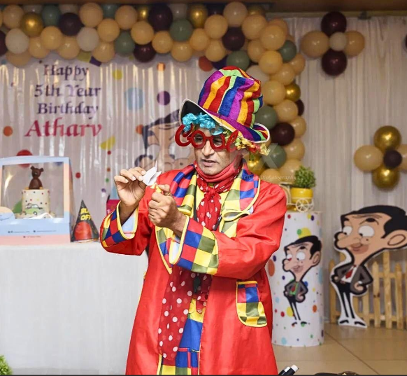 Clown magic show for birthday party